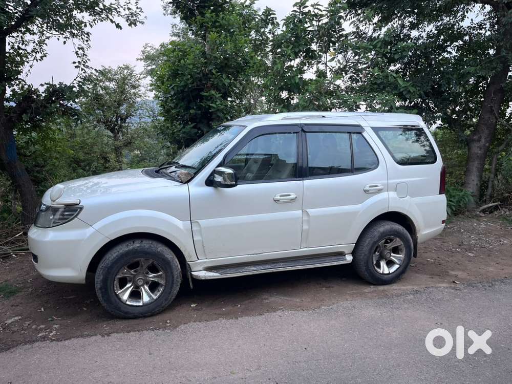 Tata Safari Storme 2015