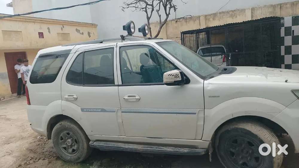 Tata Safari Storme 2017