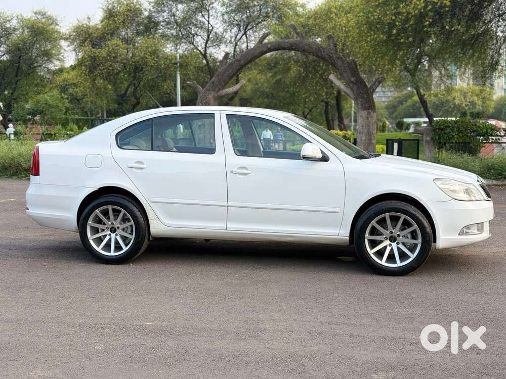 Skoda Laura Ambition 2.0 Tdi Cr Mt, 2012, Diesel
