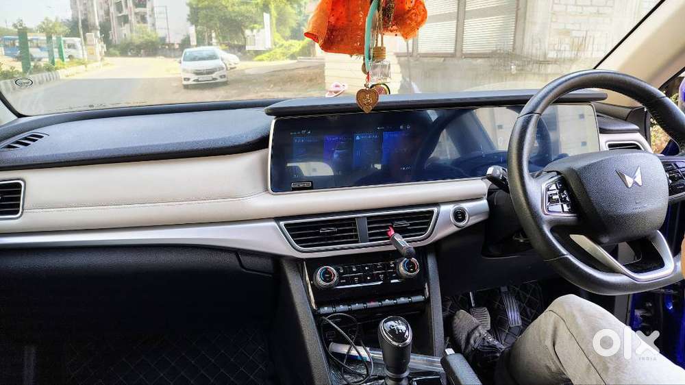 Mahindra Xuv700 2022 Ax7 Petrol 17100 Km Driven