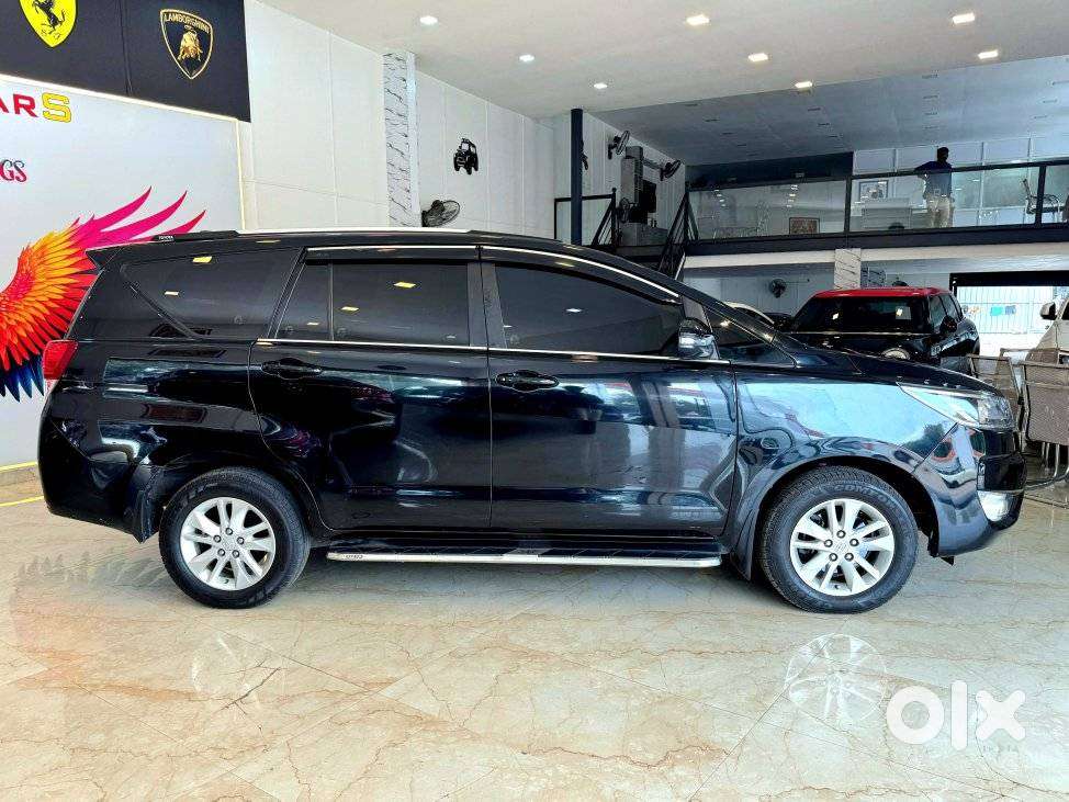 Toyota Innova Crysta [2020-ongoing] 2.4 Gx 8 Str, 2023, Diesel