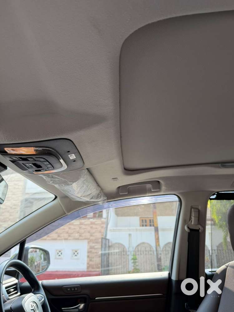 Toyota Innova Hycross 2.0 Zx Hybrid 7 Str, 2025, Petrol