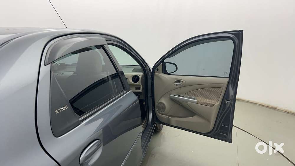 Toyota Etios V, 2016, Petrol