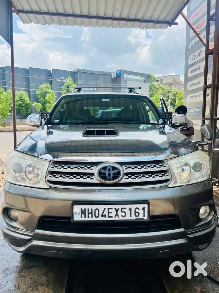 Toyota Fortuner 2011 Diesel 240000 Km Driven