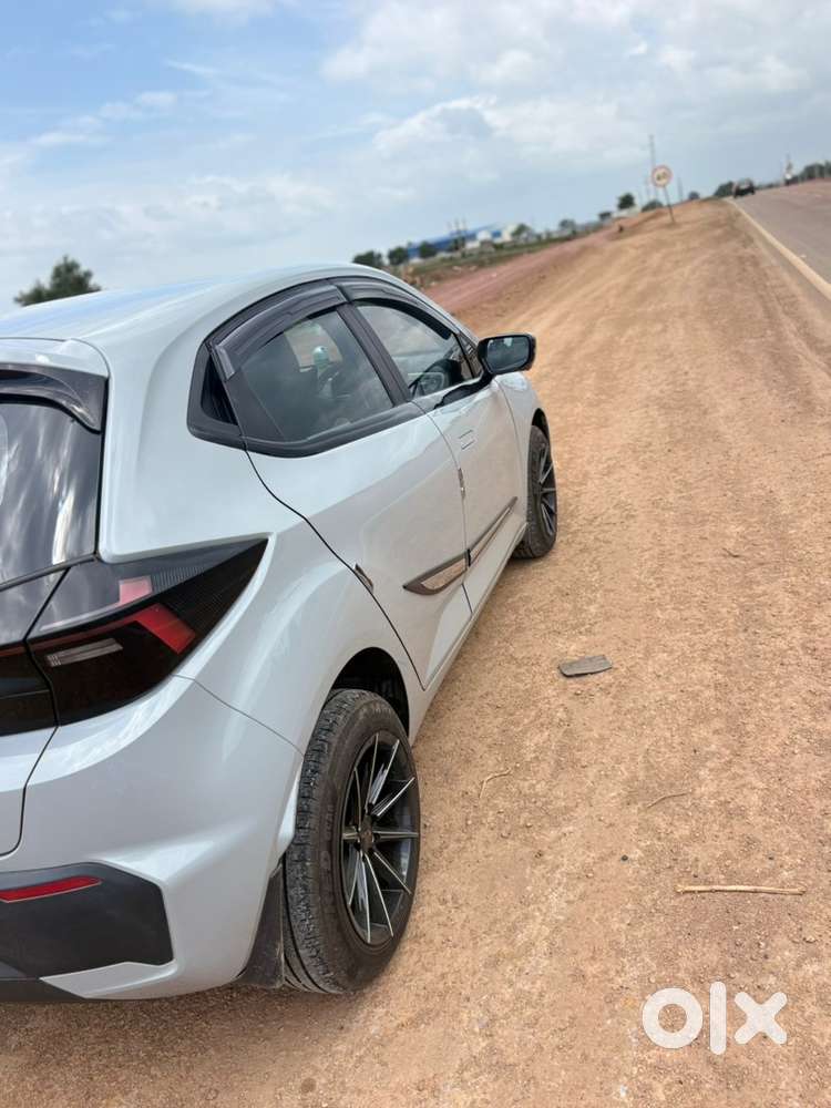 Tata Altroz Creative Petrol Manual 2025