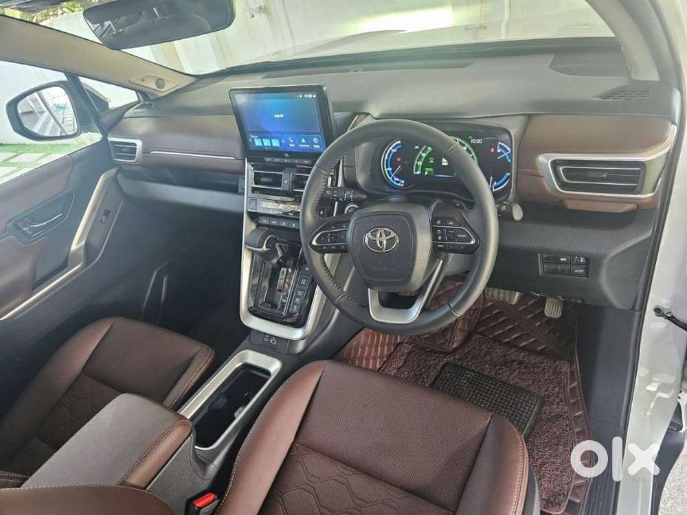 Toyota Innova Hycross 2.0 Zx (o) Hybrid 7 Str, 2025, Petrol