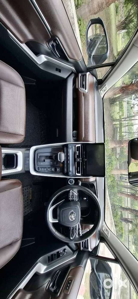 Toyota Innova Hycross 2.0 Zx Hybrid 7 Str, 2024, Petrol