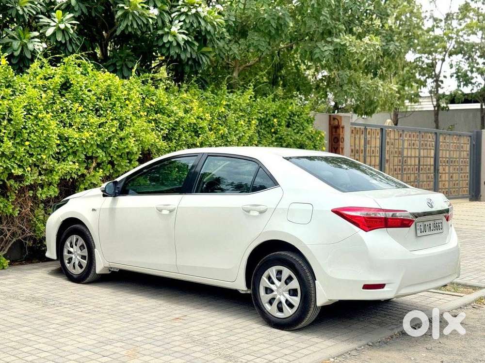 Toyota Corolla Altis 1.8 J, 2015, Petrol