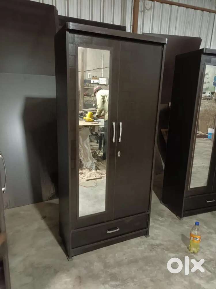 Furniture wooden almari size 5x5x30 - Beds & Wardrobes in