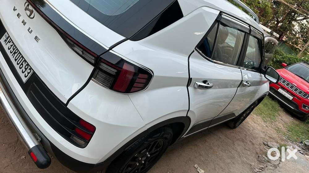 Hyundai Venue 2022 Petrol 20000 Km Driven