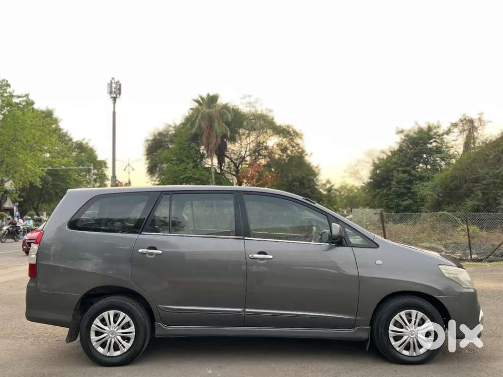 Toyota Innova 2.5 G (diesel) 8 Seater Bs Iv, 2015, Diesel