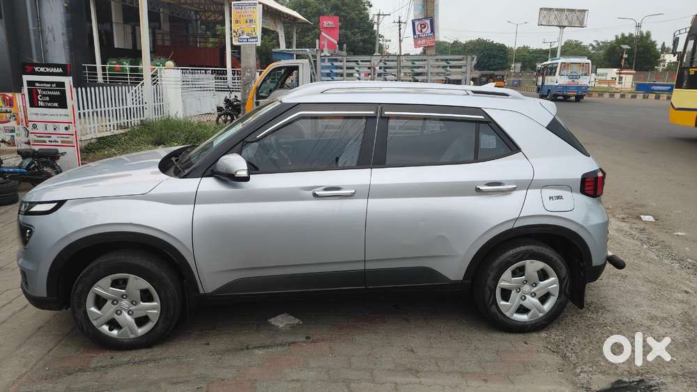 Hyundai Venue S Plus Mt 1.2 Kappa, 2023, Petrol