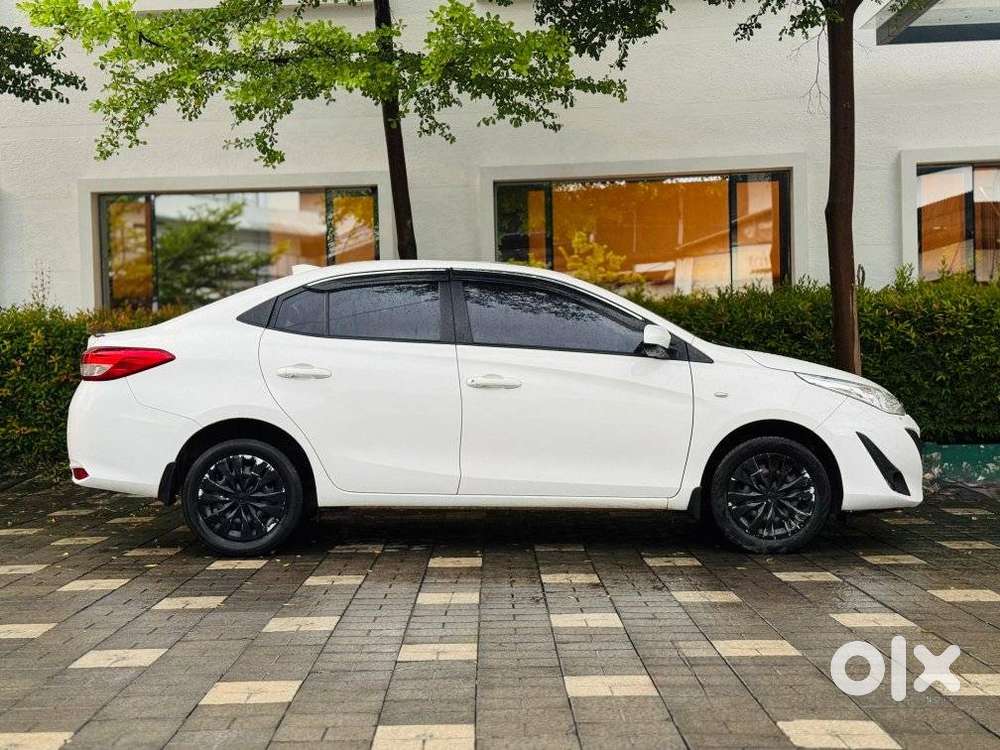 Toyota Yaris J Cvt, 2018, Petrol