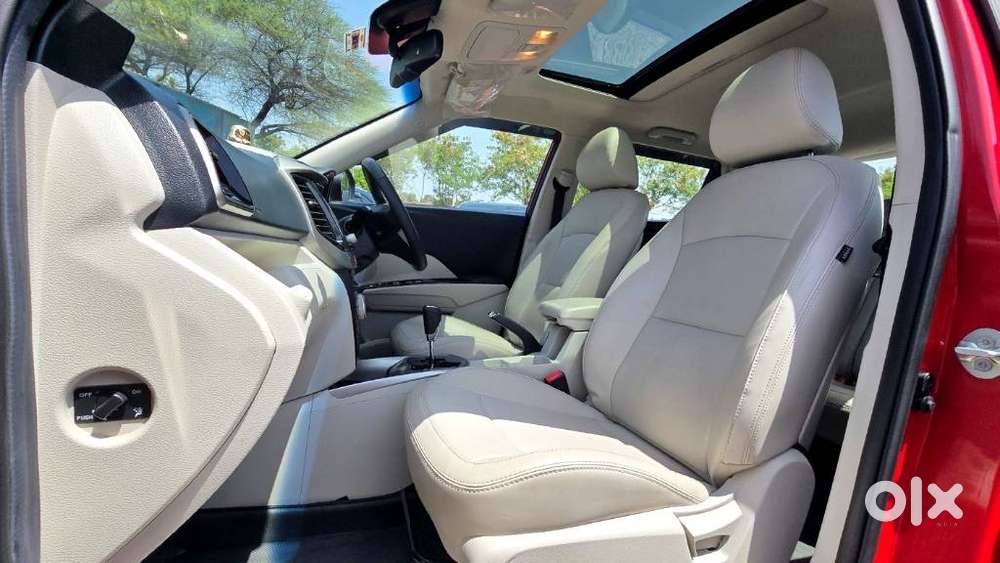 Mahindra Xuv300 1.2 W8 (o) Amt Dual Tone Petrol, 2022, Petrol