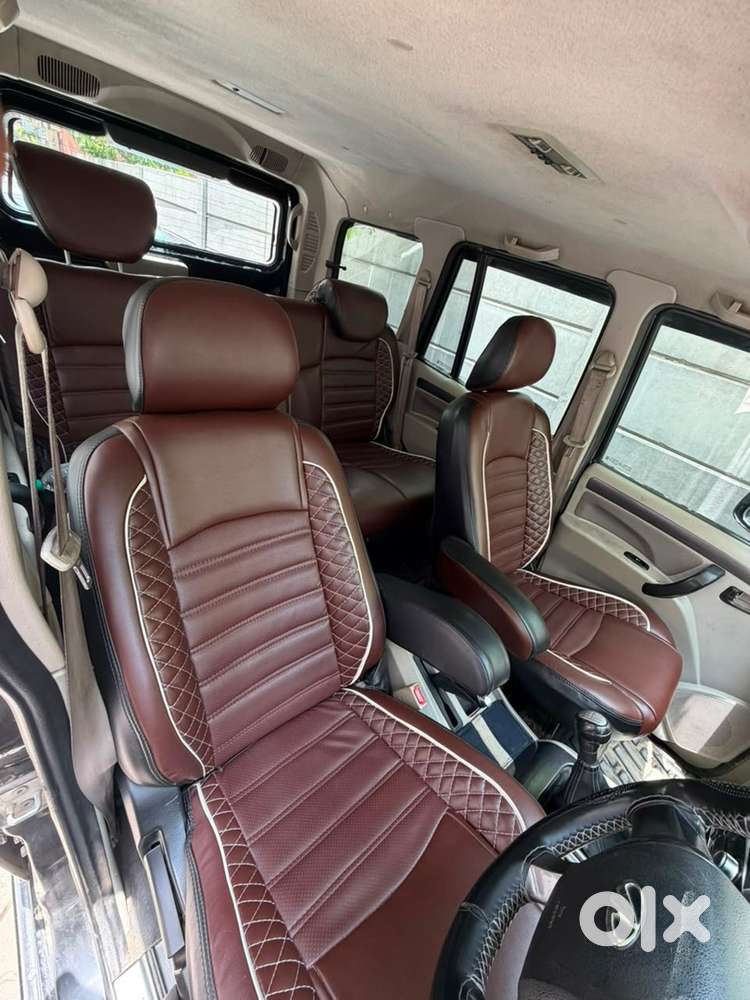 Black Mahindra Scorpio Diesel