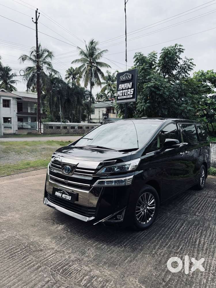Toyota Vellfire 2.5 Executive Lounge, 2023, Cng & Hybrids