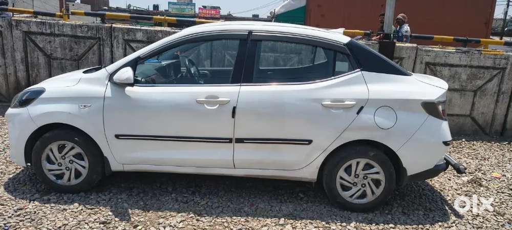 Hyundai Aura 22 Cng & Hybrids 65000 Km Driven