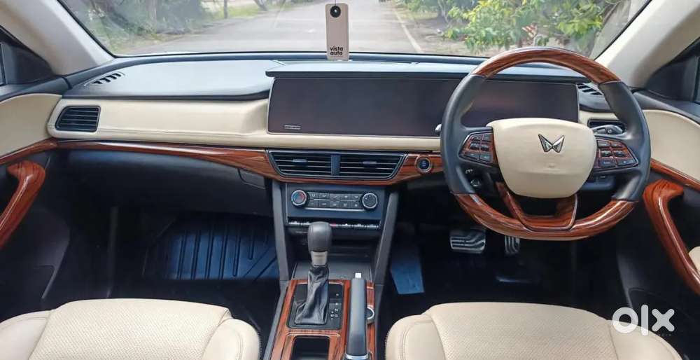 Mahindra Xuv 700 Ax5 Automatic Diesel