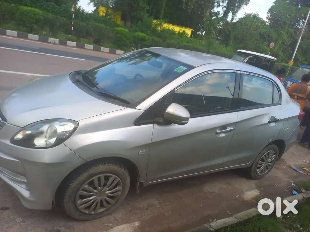 Honda Amaze 1.5 2016. R T O Lucknow Transfer Hai