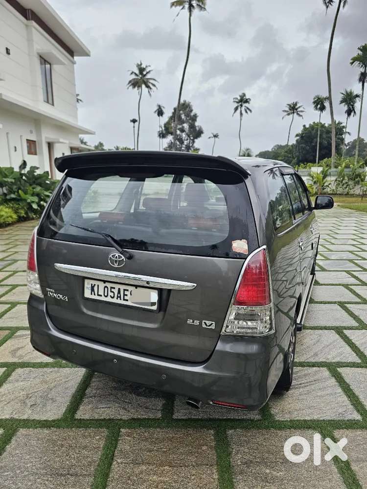 Toyota Innova 2012 Diesel Well Maintained Orginal Kerala Vehicle