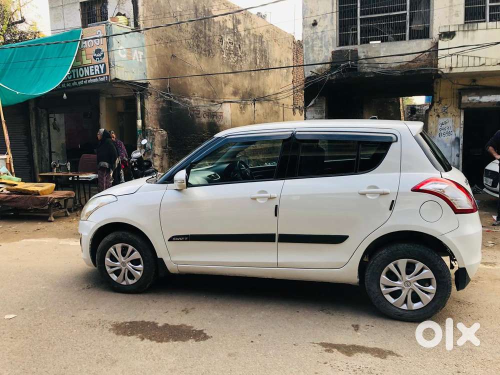 Maruti Suzuki Swift Vxi + Manual, 2017, Petrol