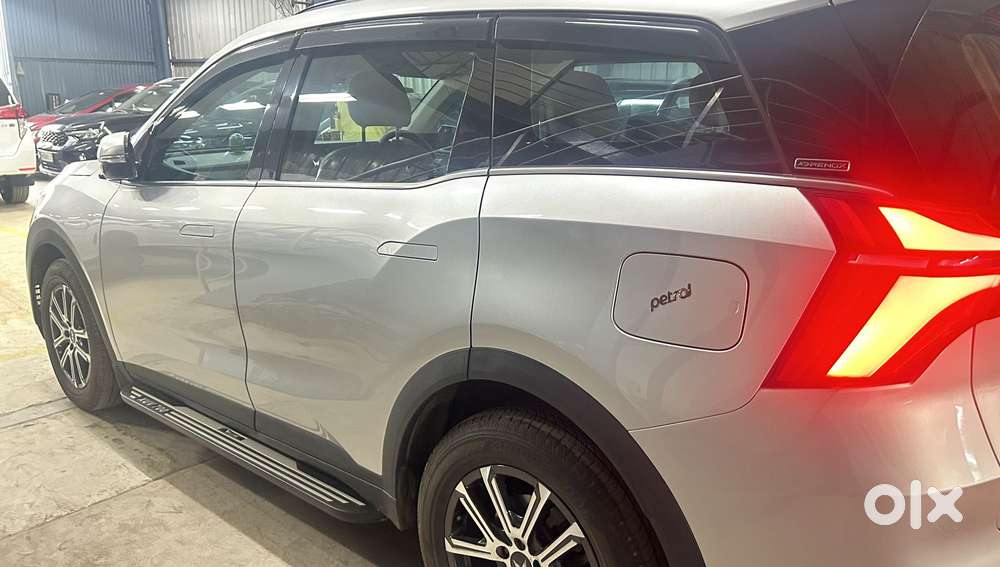 Mahindra Xuv700 2.0 Ax 7 Petrol Mt Str, 2024, Petrol