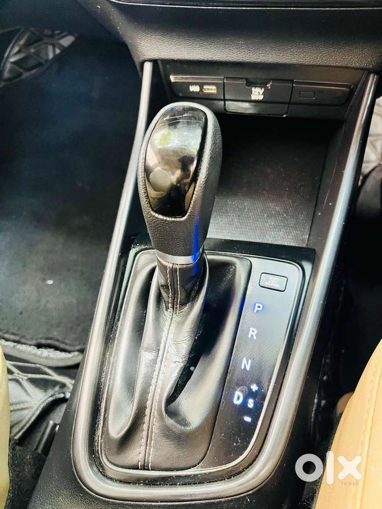 Hyundai I20 Sportz 1.2 Ivt Dual Tone, 2022, Petrol