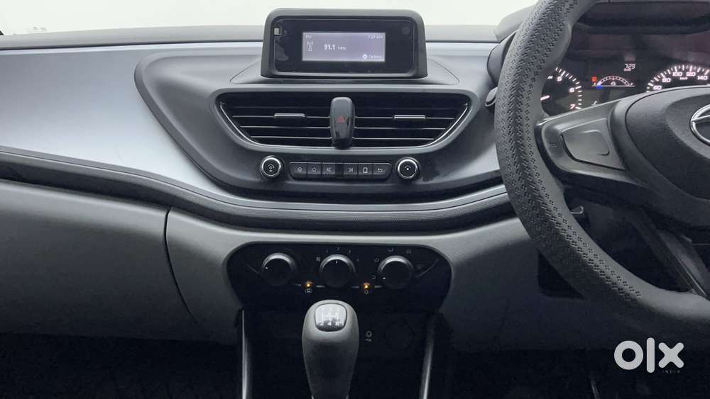 Tata Altroz 1.2 Xe, 2020, Petrol