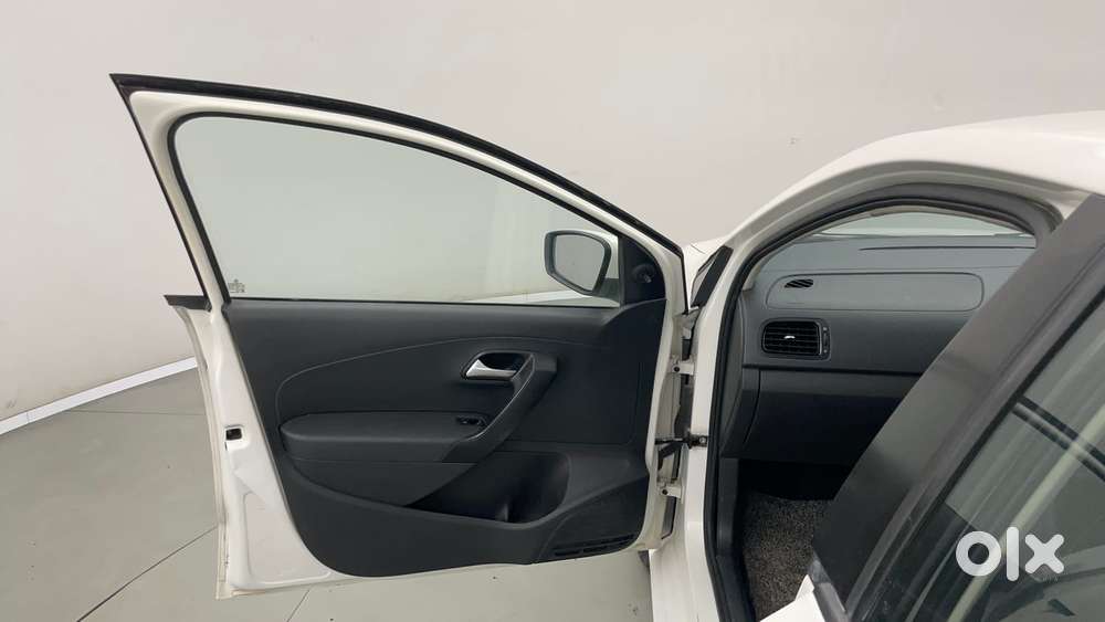 Volkswagen Polo Petrol Trendline 1.2l, 2015, Petrol