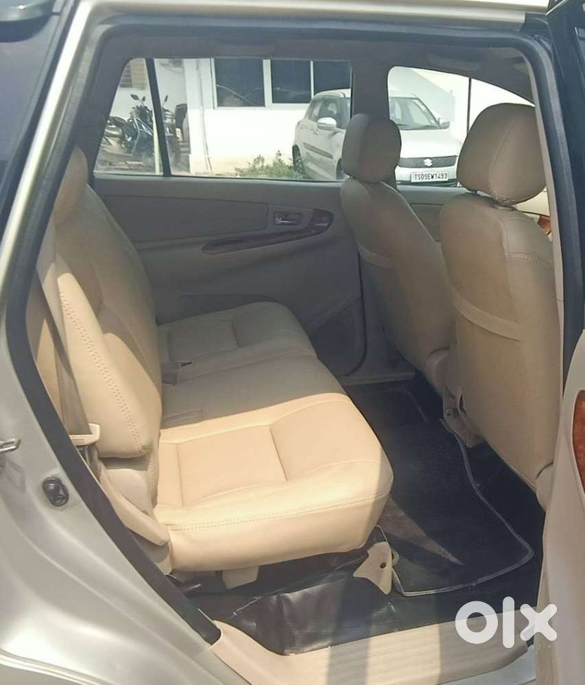 Toyota Innova 2004-2011 2.5 V Diesel 8-seater, 2008, Diesel