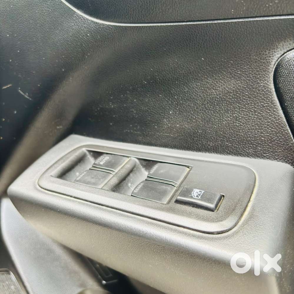 Maruti Suzuki Swift Lxi Optional-o, 2022, Petrol