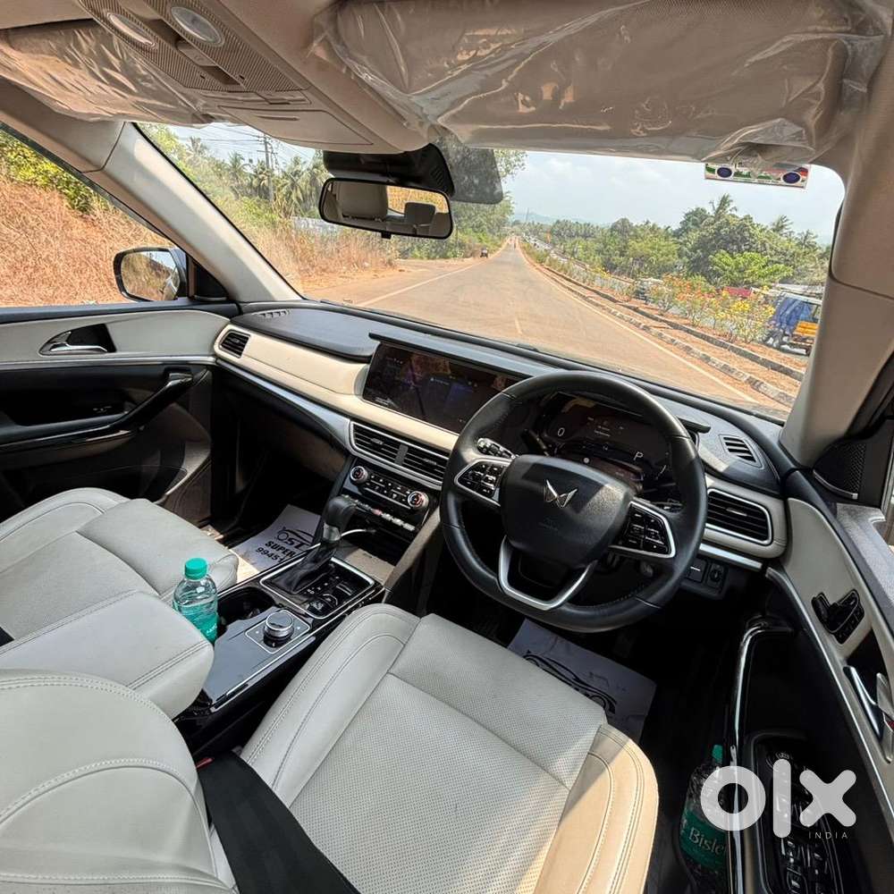 Mahindra Xuv700 2023 Petrol Automatic Well Maintained