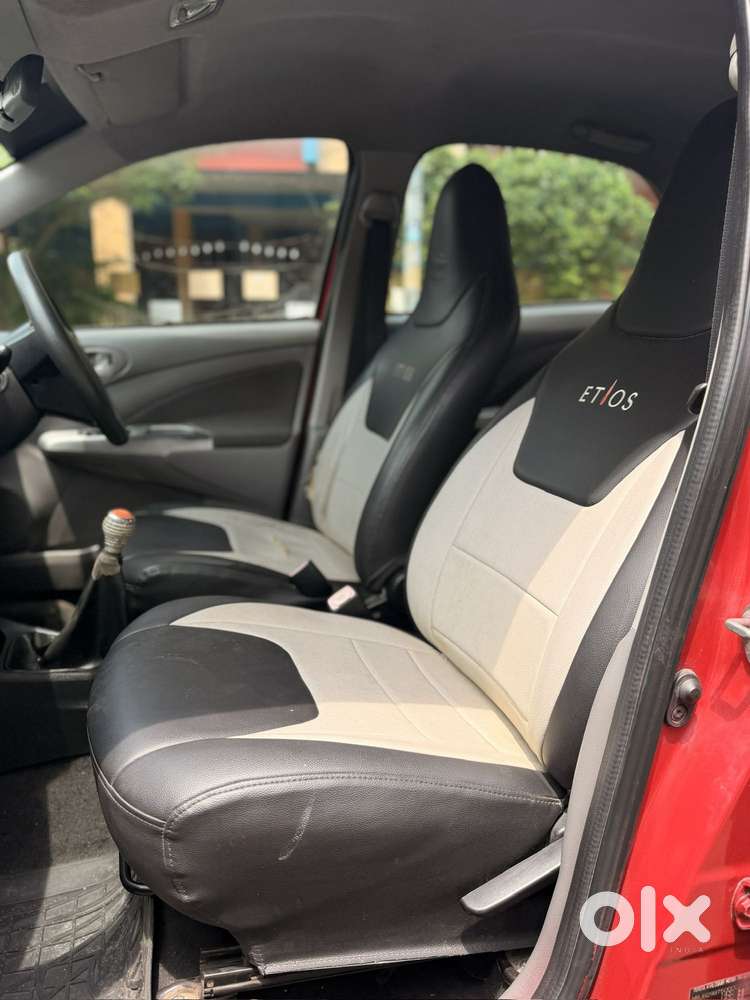 Toyota Etios V, 2011, Petrol