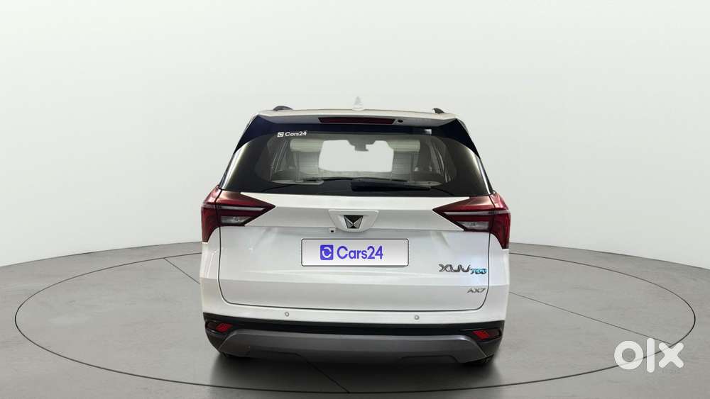 Mahindra Xuv700 2.0 Ax 7 Petrol Mt Str, 2025, Petrol