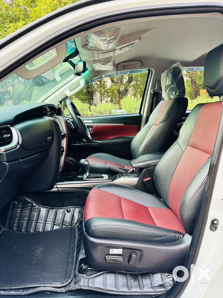 Toyota Fortuner Legender