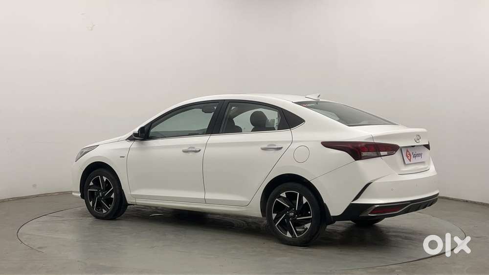 Hyundai Verna 1.5 Sx (o) Vtvt Ivt, 2022, Petrol