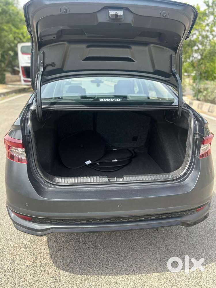 Skoda Slavia Sportline 1.0l Tsi Mt, 2025, Petrol