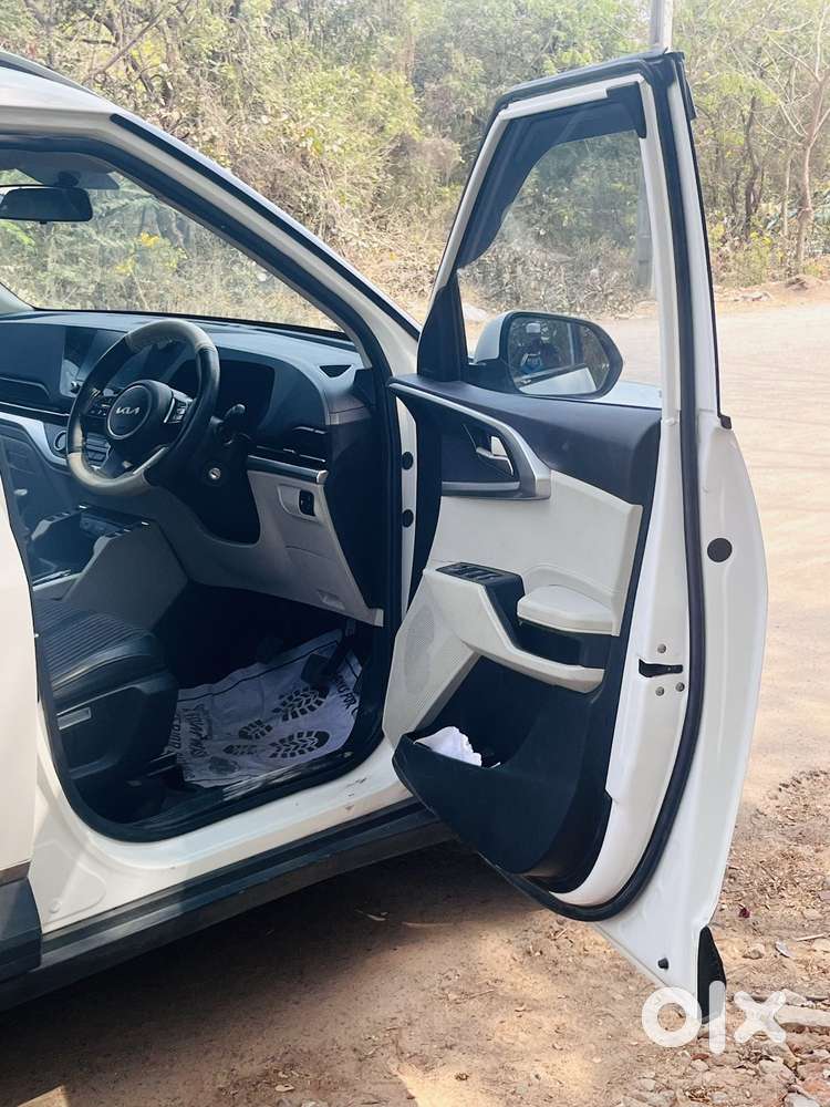 Kia Carens, 2023, Petrol