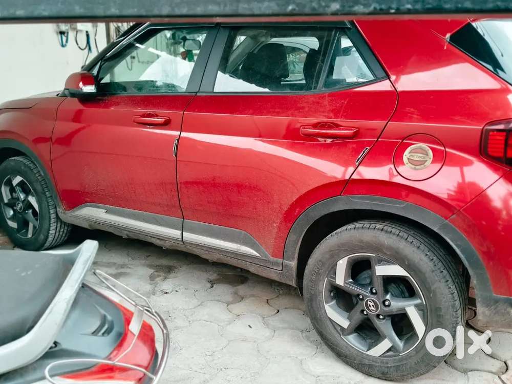 Hyundai Venue 2020 Petrol 21700 Km Driven