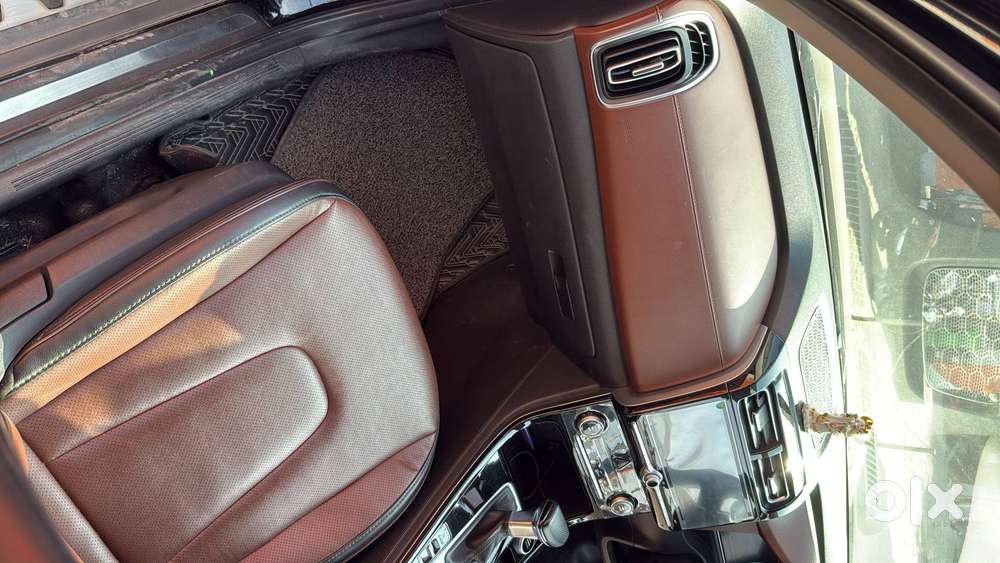 Hyundai Alcazar Black Top Model Petrol