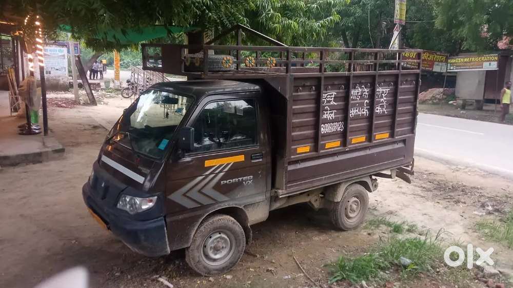 Piyaje 700 Hollywood Good Condition Gadi