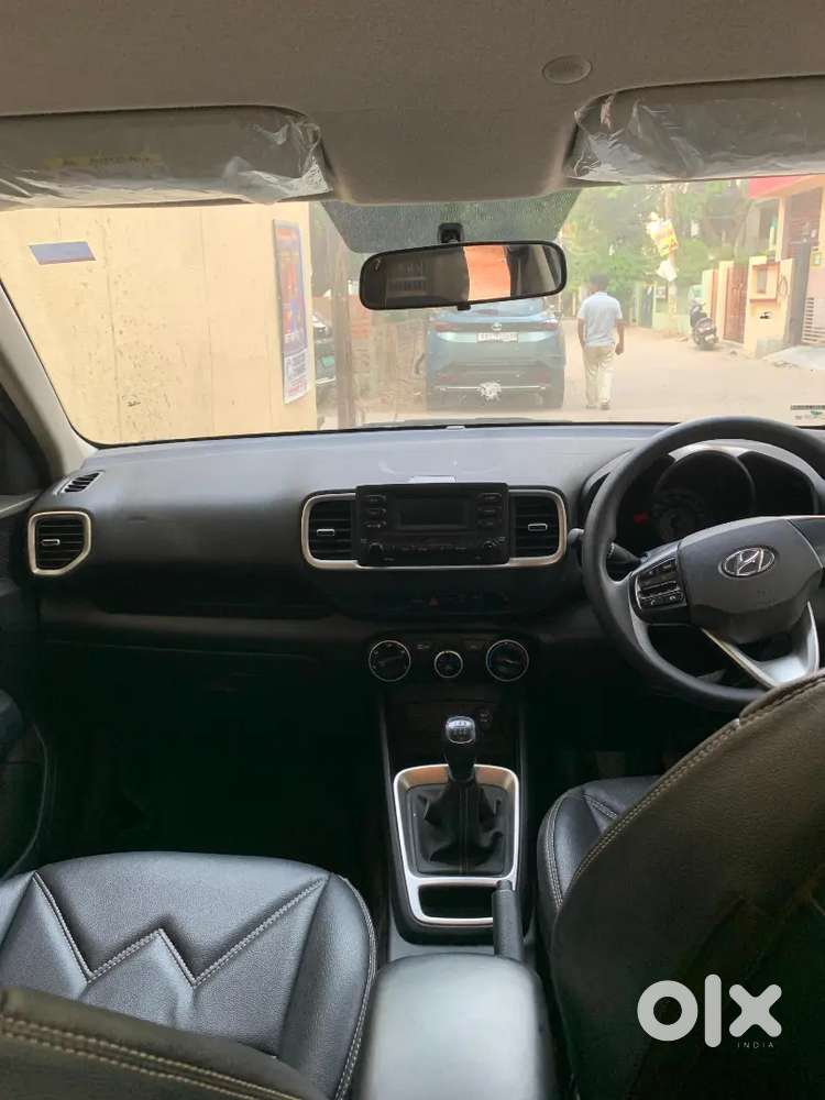 Hyundai Venue 1st Owner 2020 18000km Petrol Service Records