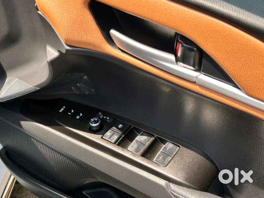 Toyota Camry Hybrid, 2025, Petrol