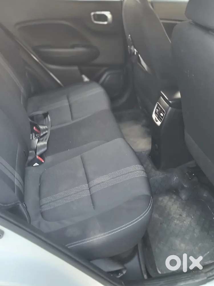 Hyundai Venue Sx Diesel (2020) White,1st Owner,insured Upto Feb 27.