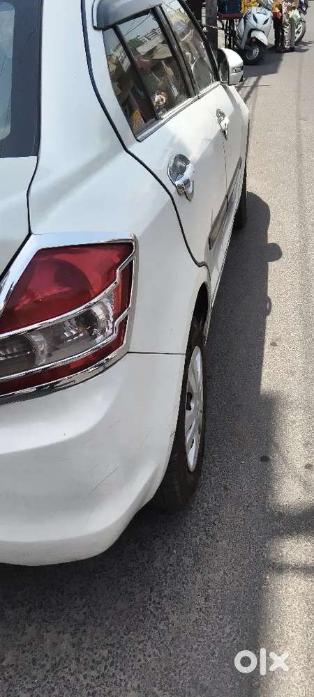 Maruti Suzuki Swift Dzire 2016