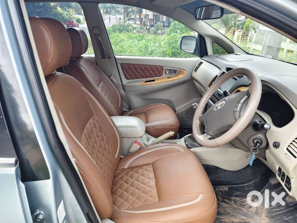 Toyota Innova 2.5 V 7 Str, 2010