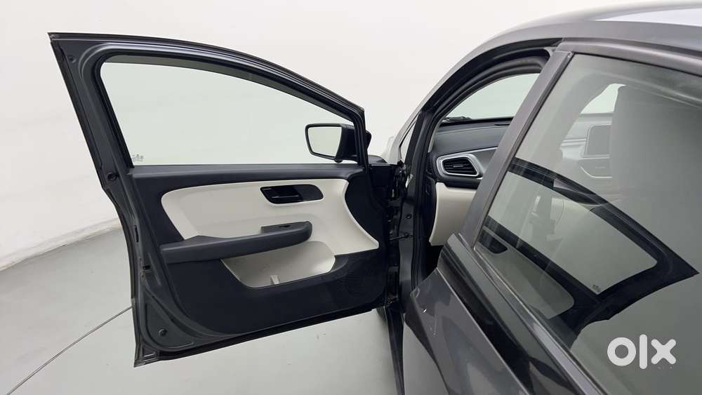 Tata Altroz 1.2 Xt, 2022, Petrol
