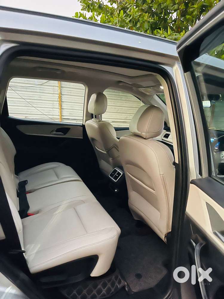 Mahindra Xuv700 2.2 Ax 7 Diesel At Luxury Pack Str Awd, 2022, Diesel