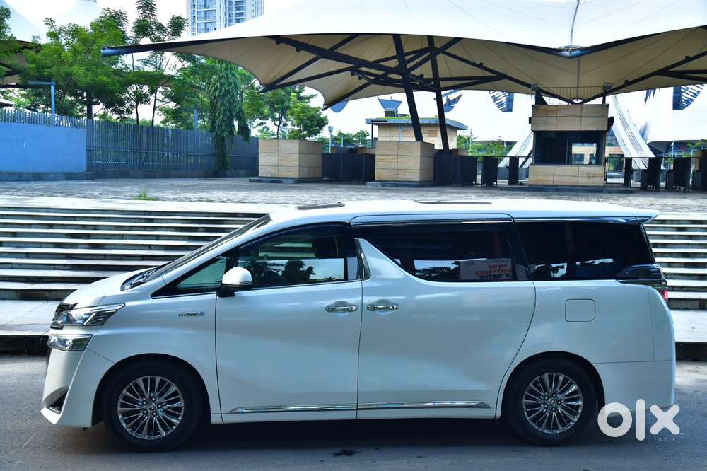 Toyota Vellfire Vip – Executive Lounge, 2022, Petrol