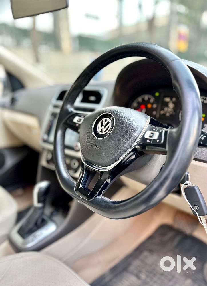 Volkswagen Vento 1.2 Tsi Highline Plus At, 2015, Petrol